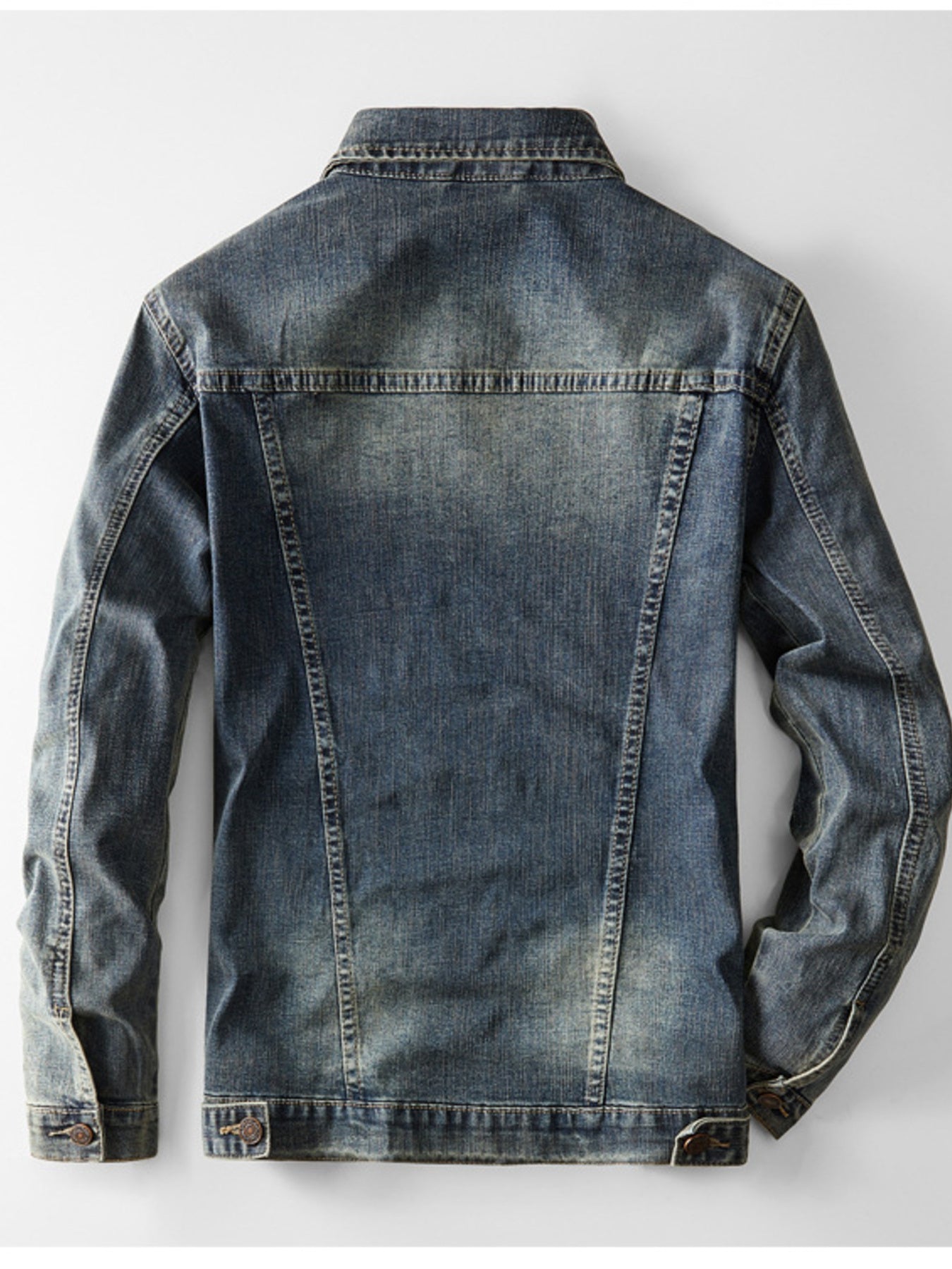 71% cotton，27 denim jacket in Dark with regular silhouette