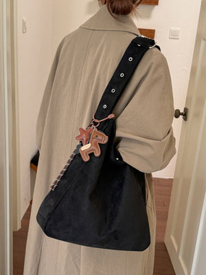 crossbody bag in Black with adjustable straps and large