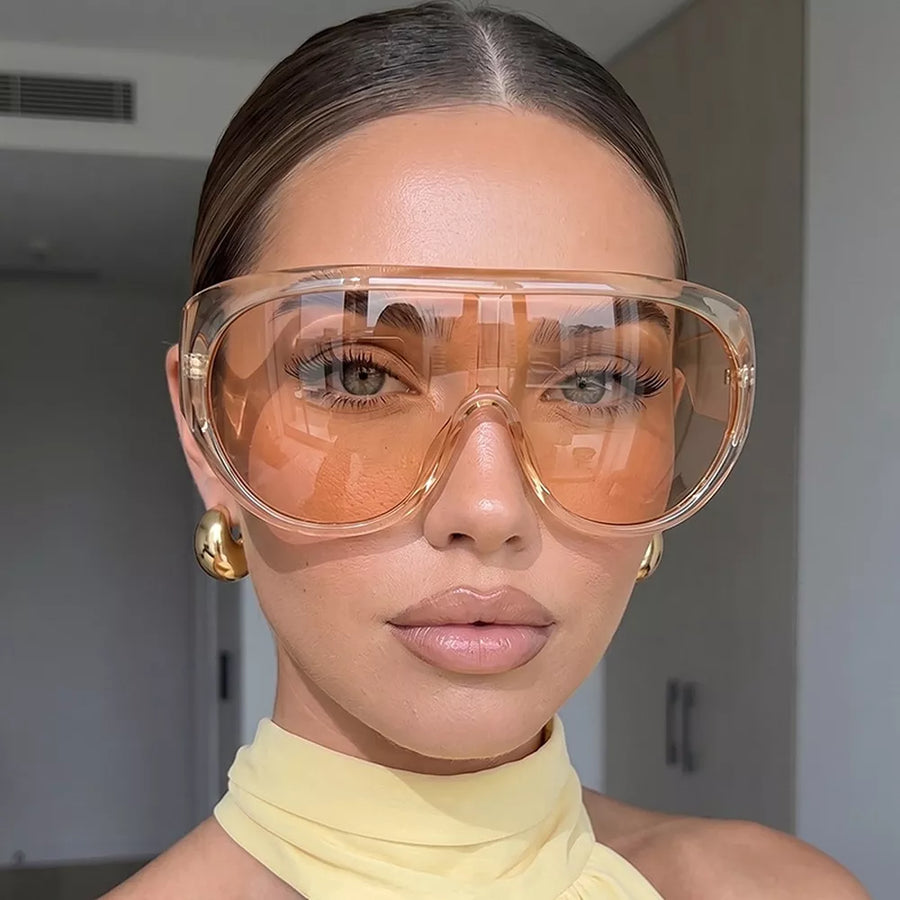 Oversized Tinted Lenses Sunglasses in black with UV protection