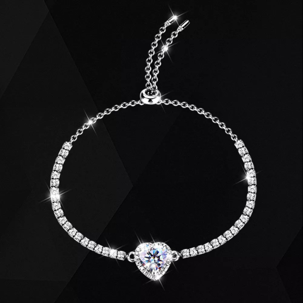 bracelet in silver featuring heart-shaped gemstone and fitted fit
