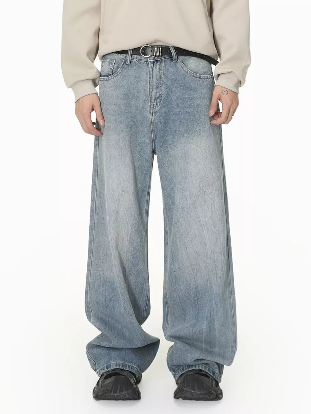 74 jeans in Light Blue with loose silhouette