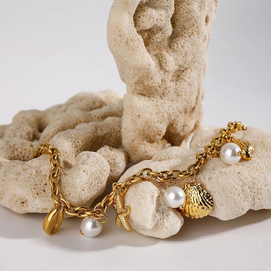 Stainless Steel bracelet in Gold with straight silhouette