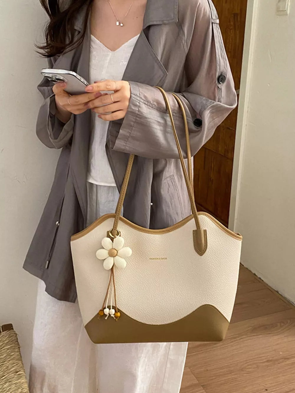 Pu Leather Shoulder Bag in Brown with shoulder straps