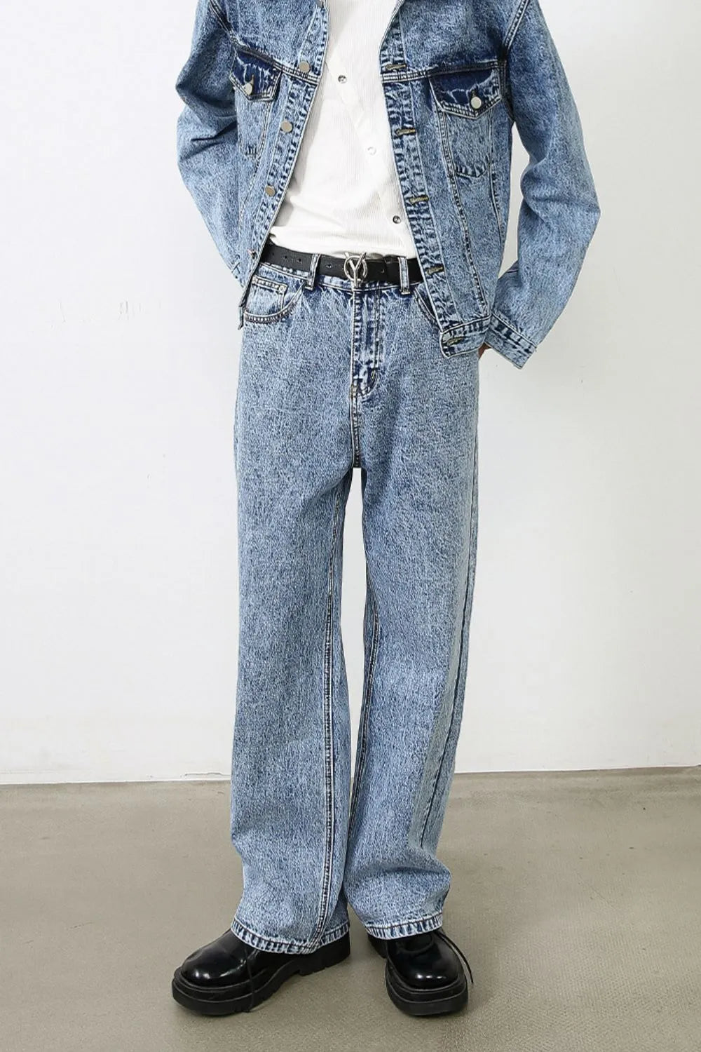 Acid wash wide-leg jeans in medium blue denim with a relaxed fit.