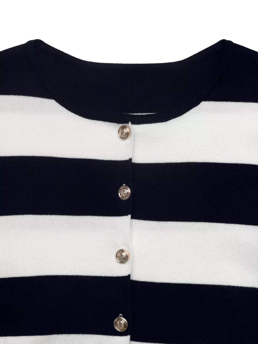 classic cardigan in Black with round neck
