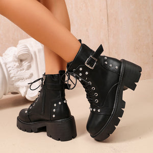 boots in Black with round toe and ankle-length