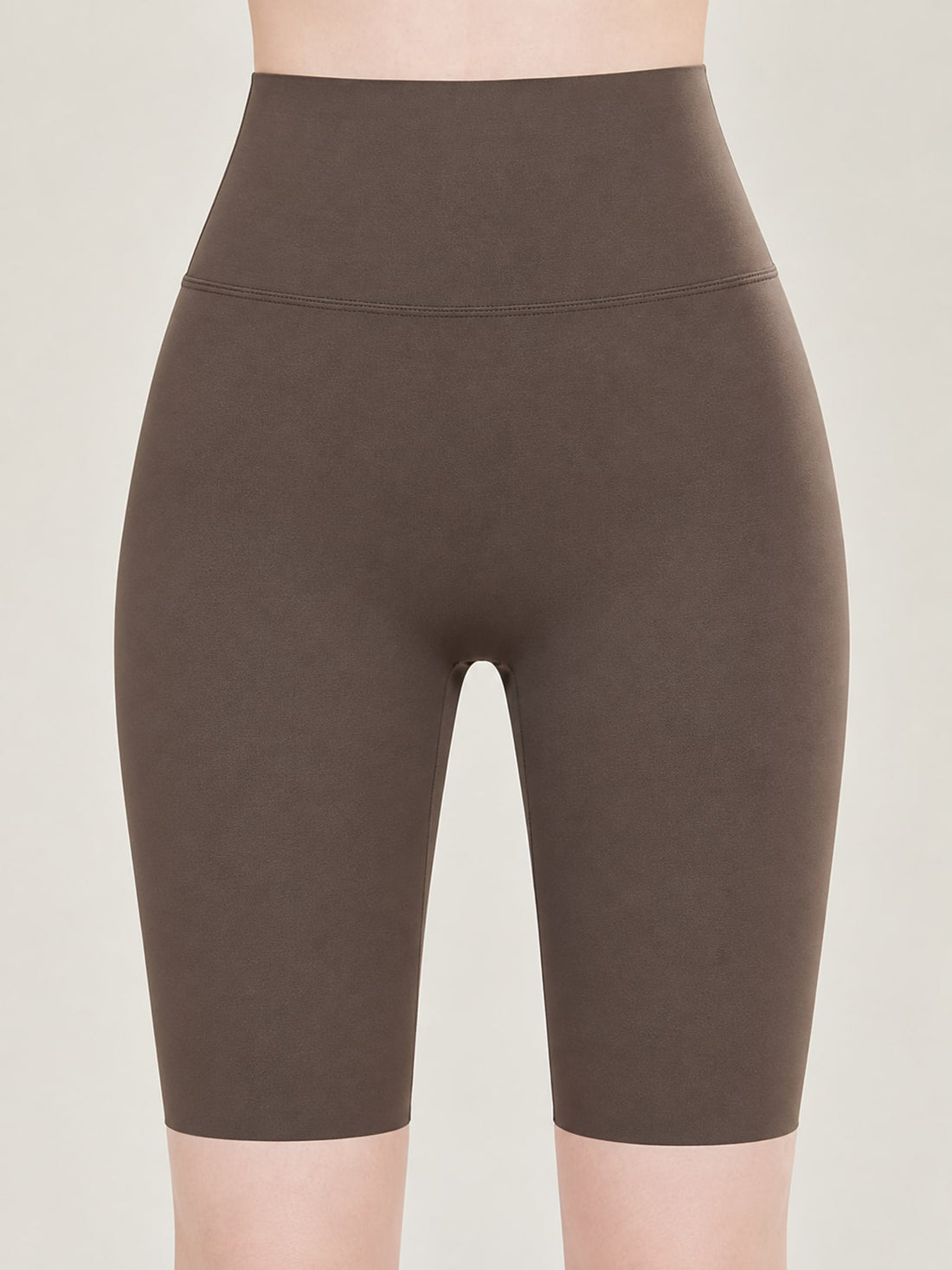 High-Waisted Seamless Compression Active Shorts in Cocoa with high-waisted