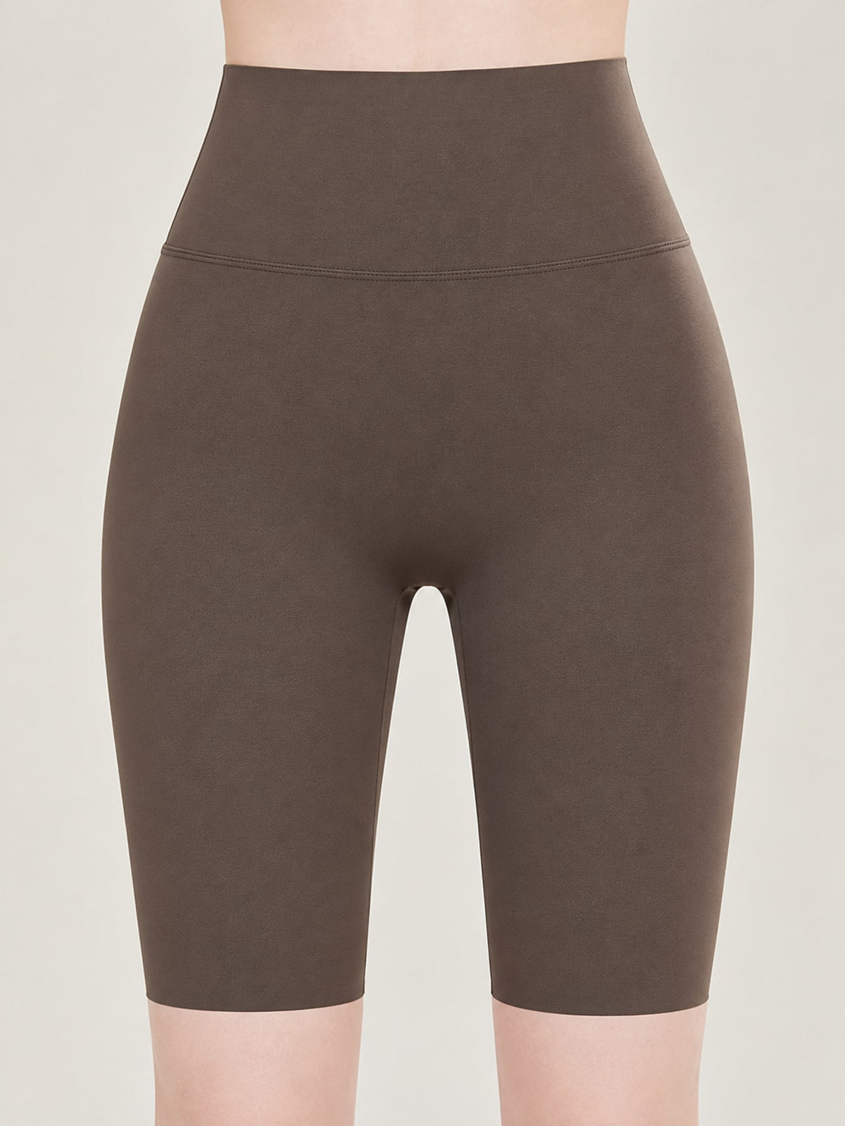 High-Waisted Seamless Compression Active Shorts in Cocoa with high-waisted