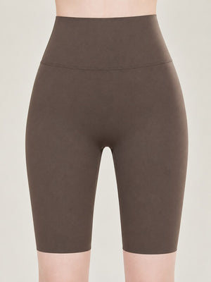 High-Waisted Seamless Compression Active Shorts in Cocoa with high-waisted