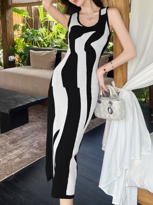 Sleeveless bodycon midi dress with abstract black and white pattern