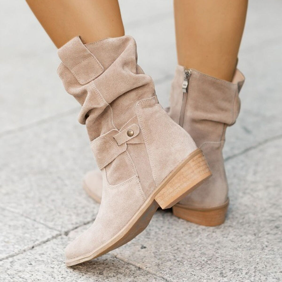 boots in black with low heels and mid-calf