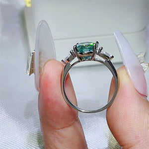 Platinum-plated, 925 sterling silver, Moissanite, Zircon (accent stones) Carat w ring in Lime with classic silhouette