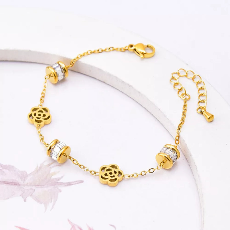 bracelet in clear with floral and flower charms
