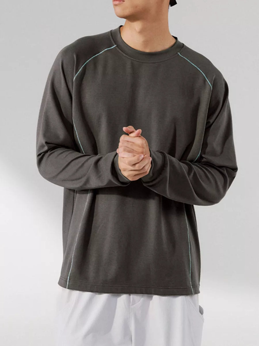 t-shirt in charcoal featuring contrast stitching and regular fit