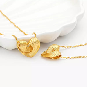 necklace in gold featuring heart pendant and not applicable fit