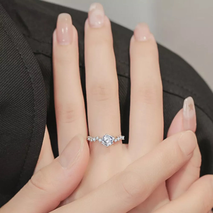 1 Carat 925 Sterling Silver Moissanite Ring in silver with moissanite gemstone