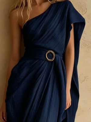 maxi dress in Black with one-shoulder and maxi