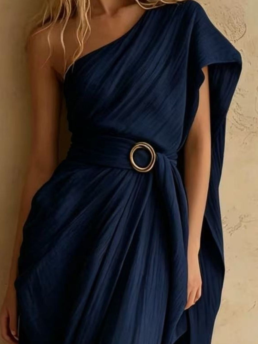 maxi dress in Black with one-shoulder and maxi