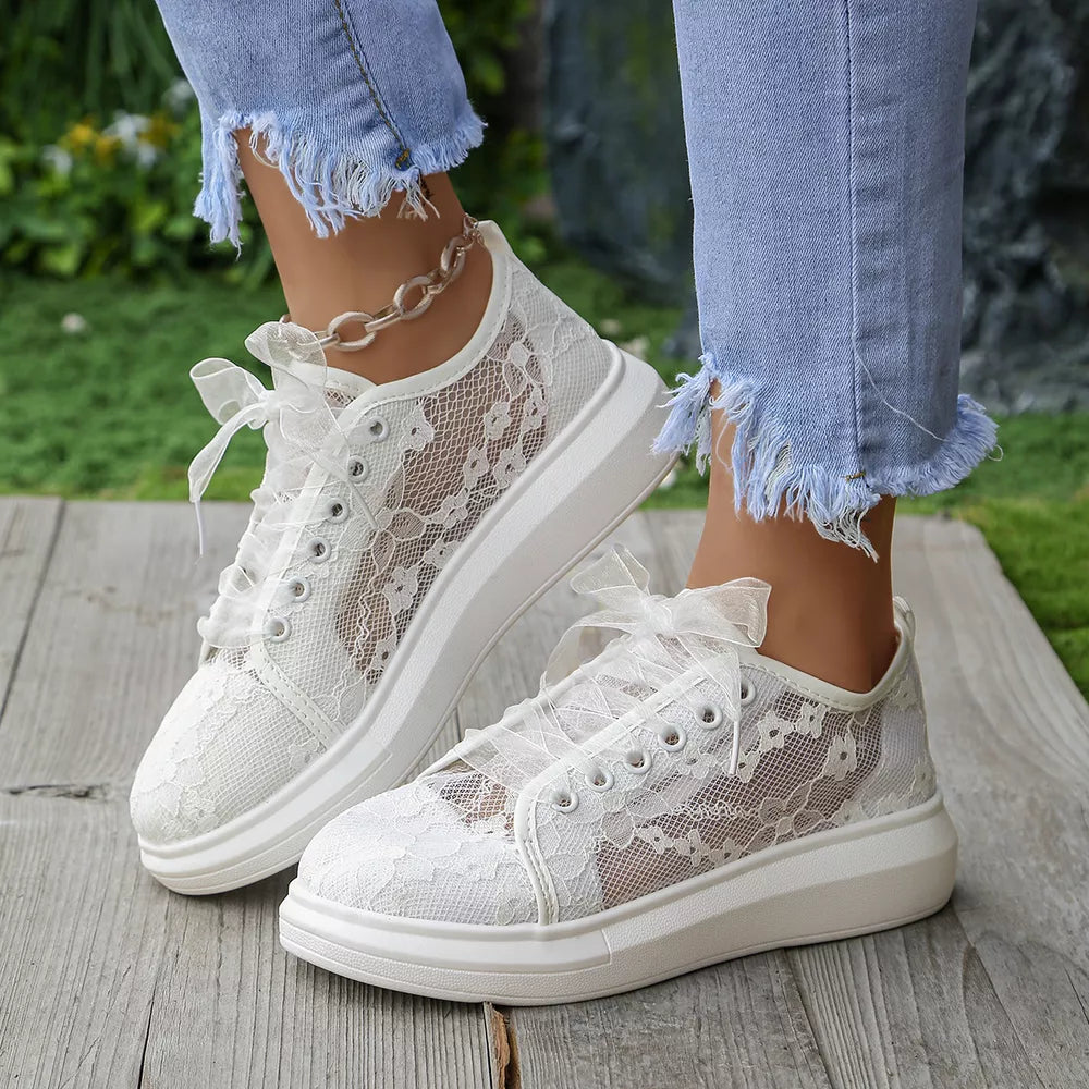 White sneakers featuring round toe and lace