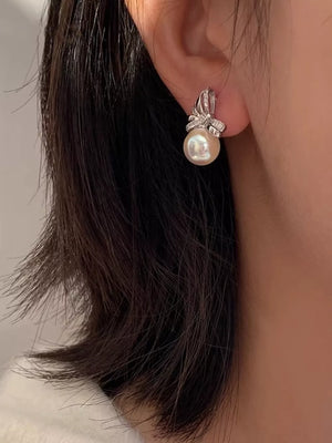 earrings in silver featuring bowknot design and drop fit