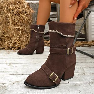 boots in black with point toe and ankle-length