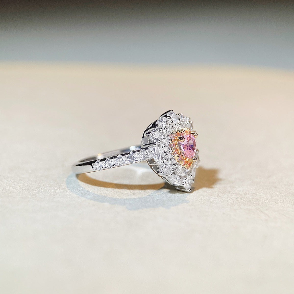 Halo 925 Sterling Silver Zircon Heart Ring in pink with heart-shaped stone