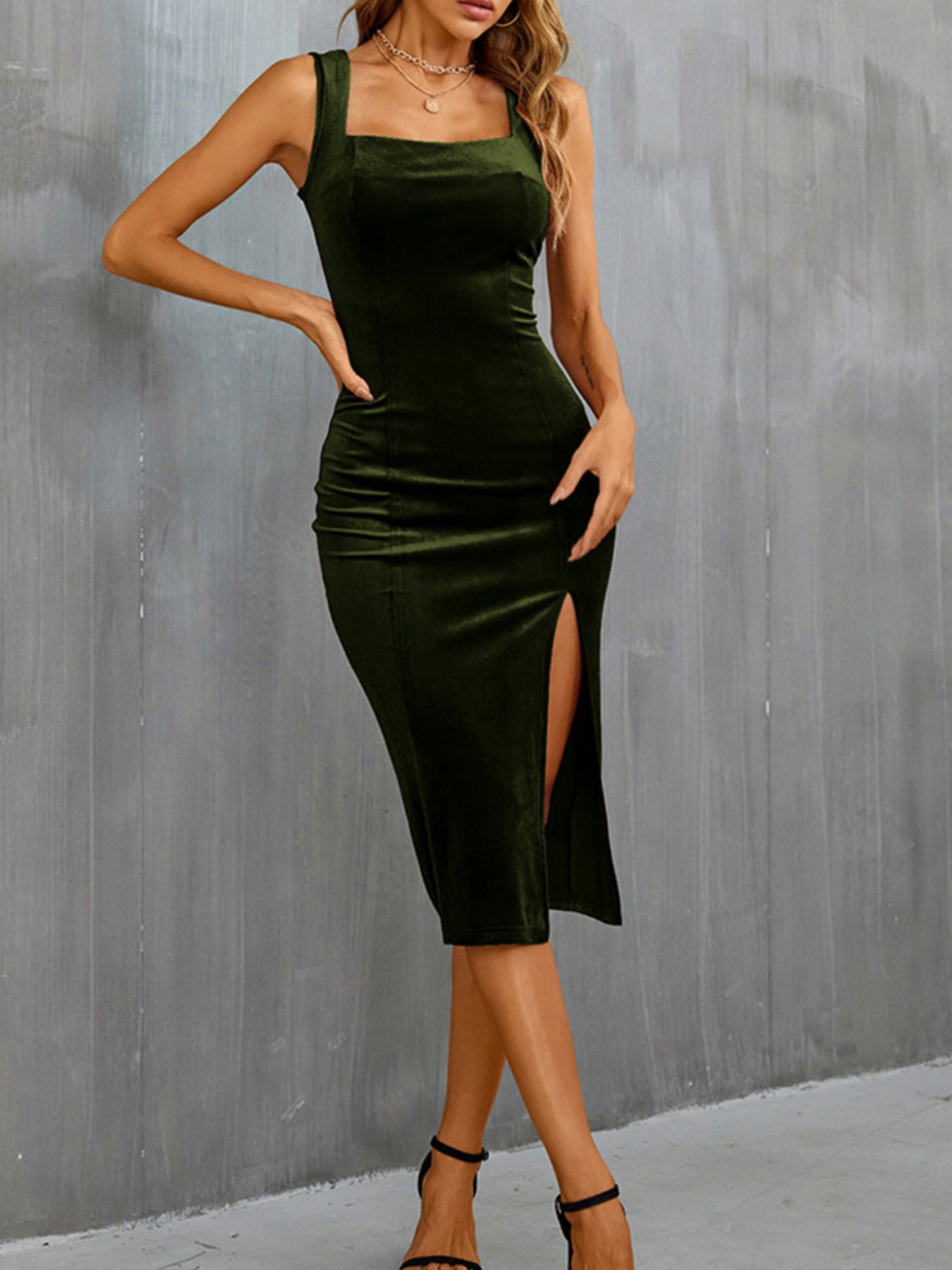 Velvet midi dress in Black Forest with square neckline and high slit.