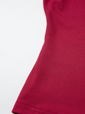 Fitted one-shoulder t-shirt in red with button detail and textured fabric.