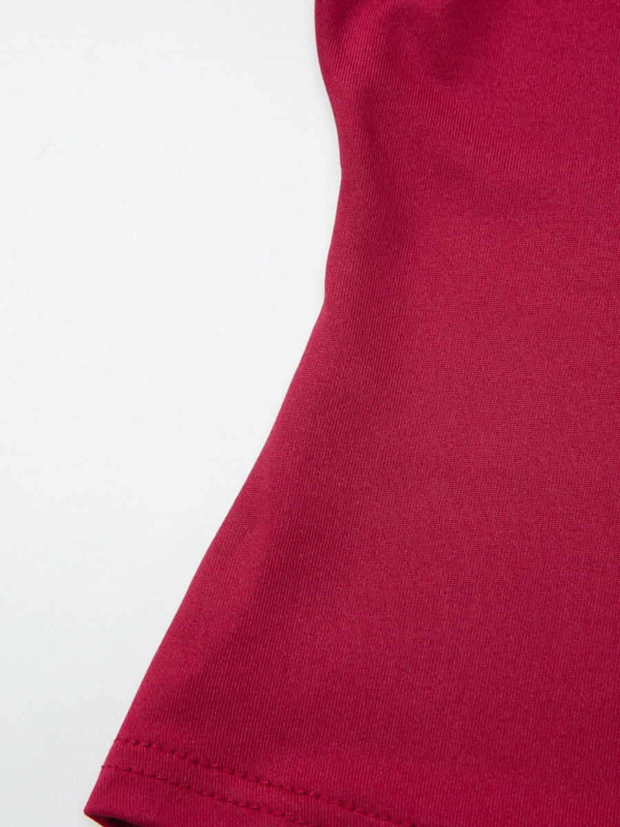 Fitted one-shoulder t-shirt in red with button detail and textured fabric.