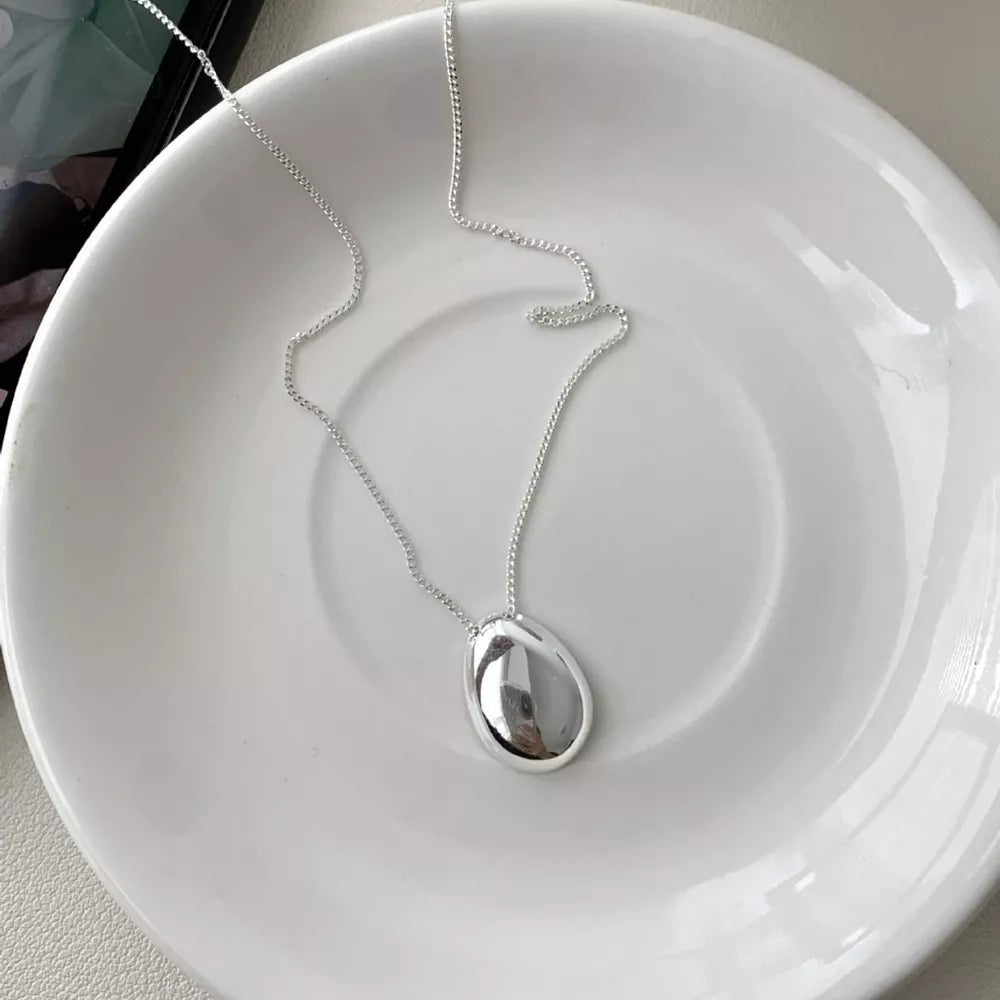 necklace in silver featuring pendant and n/a fit