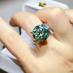 925 sterling silver,Moissanite Carat weight: 10CT Care instructions: Avoid weari ring in Matcha Green with n/a silhouette