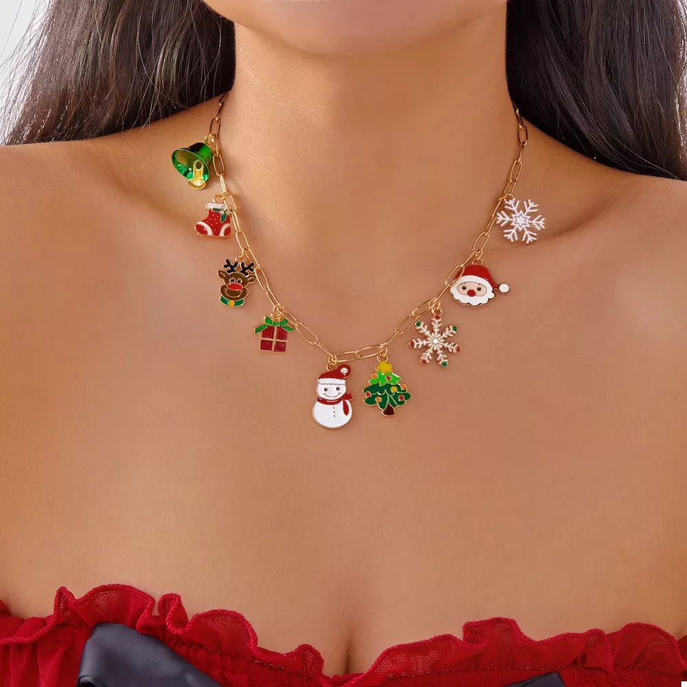 necklace in gold featuring charms and straight fit