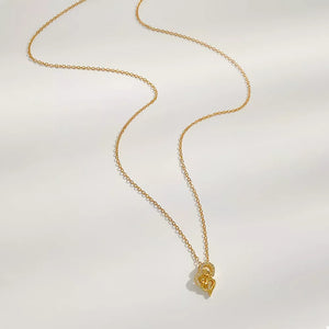 necklace in Gold with pendant and collarbone length