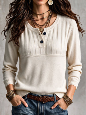 pullover sweater in ivory featuring ribbed and regular fit