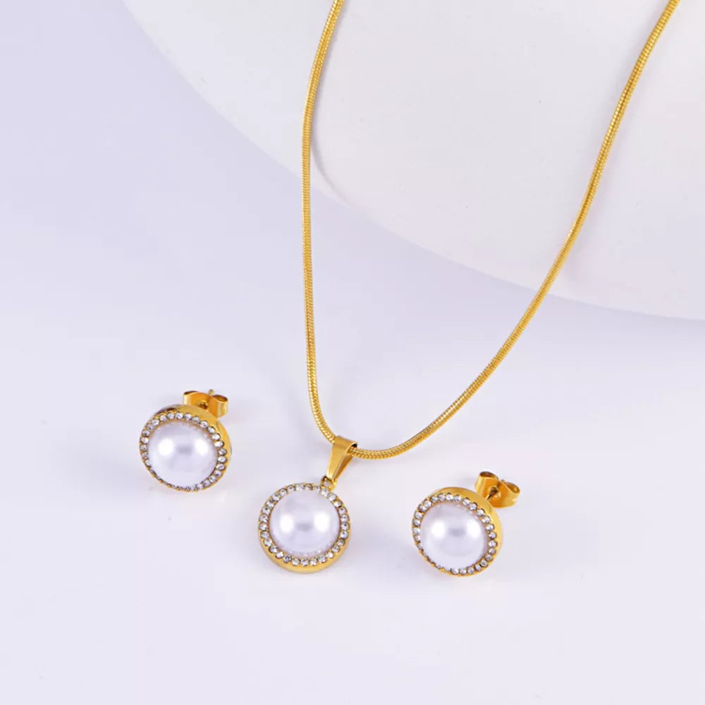 jewelry set in gold featuring 18K gold-plated and round fit