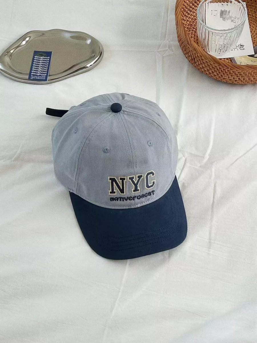 Cotton baseball cap with NYC embroidery and contrast brim