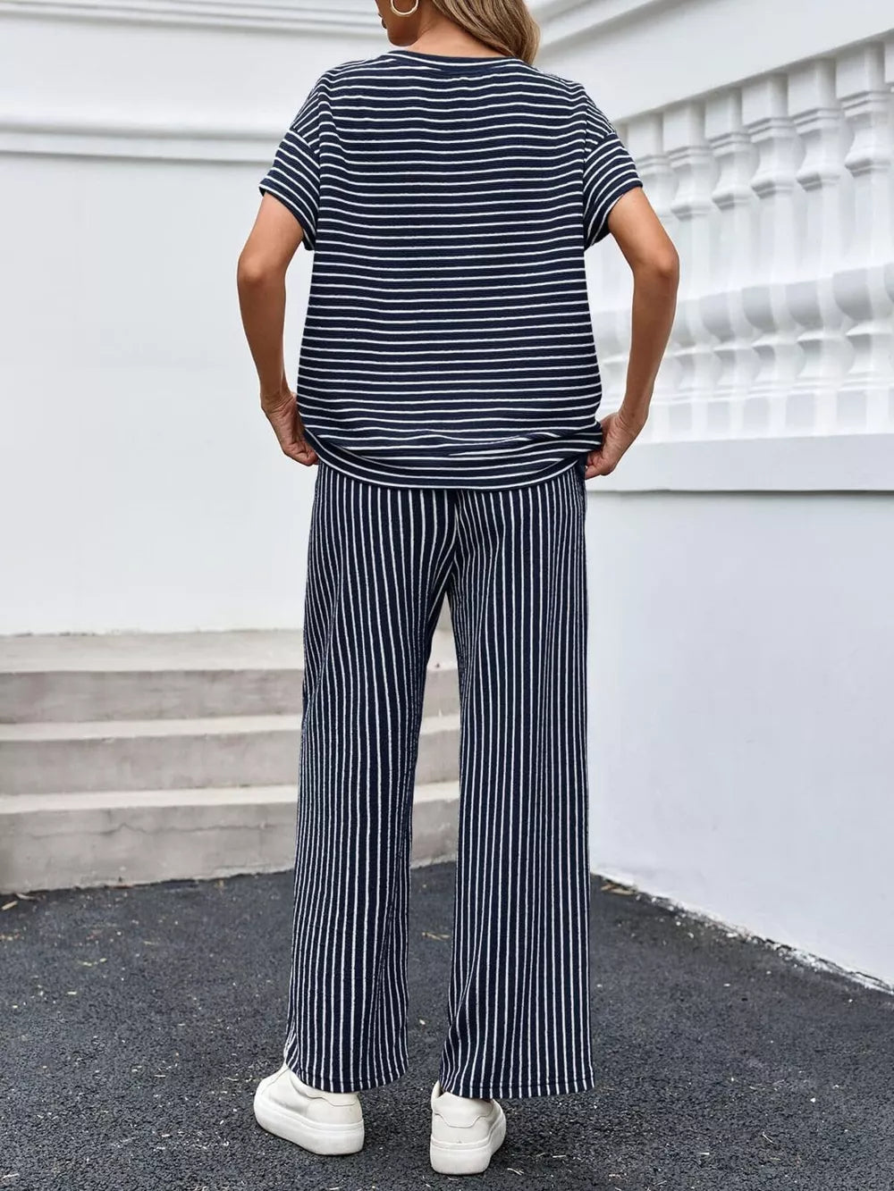 casual two-piece set in Black with round neck