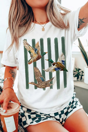 t-shirt in dark green with graphic print and basic style