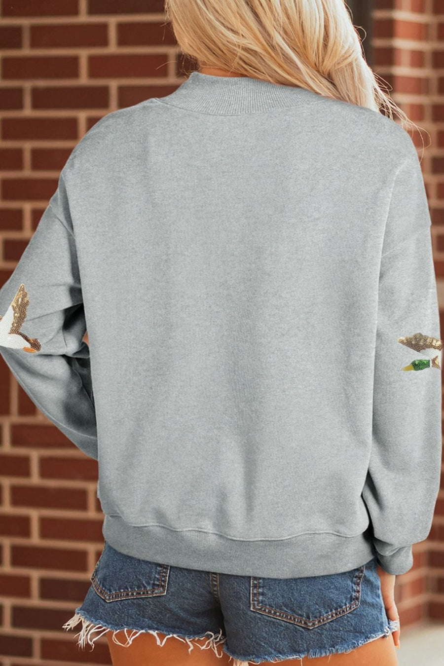 50% polyester, 50% cotton Care instructions: Machine wash cold sweatshirt in light gray with oversized silhouette