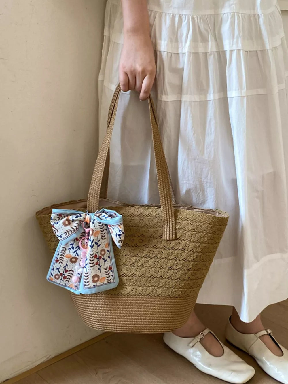 Straw Woven Shoulder Bag in Brown