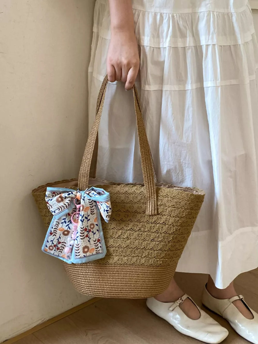 Straw Woven Shoulder Bag in Brown