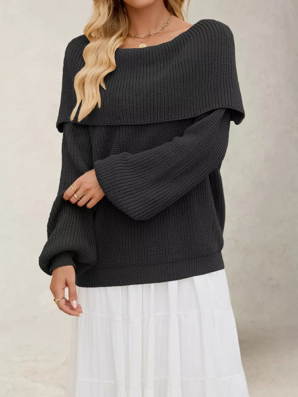 Black pullover sweater with ribbed and long sleeve