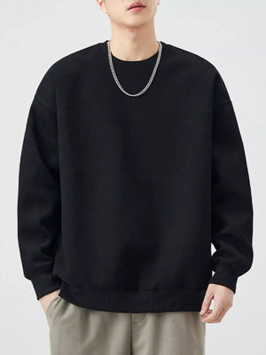 Black oversized crew-neck sweatshirt with ribbed cuffs and hem.