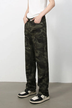 Utility camo carpenter jeans in black with multiple pockets and a relaxed fit.