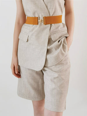 Caramel elastic belt with gold buckle detail cinching a linen blend outfit