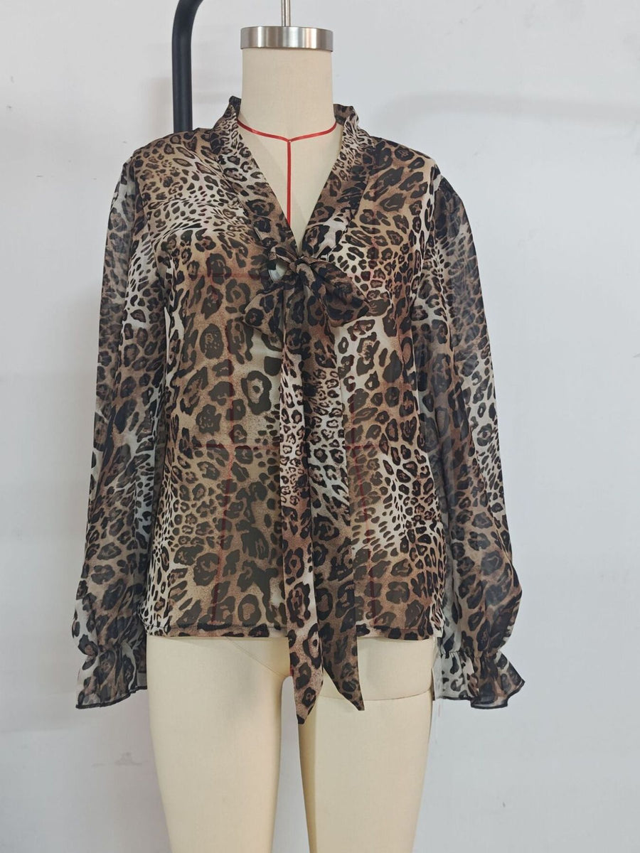 Leopard blouse with hip-length and button-front