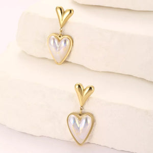 earrings in iridescent white with drop and mini
