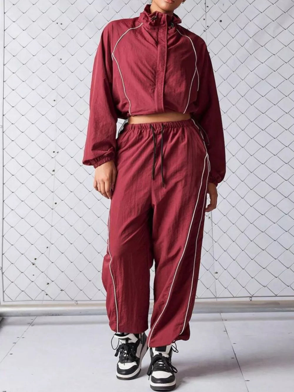 tracksuit in burgundy featuring contrast stitching and relaxed fit