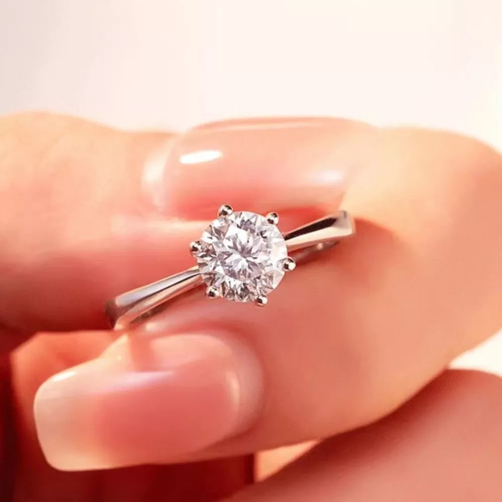 ring in silver featuring adjustable and fitted fit