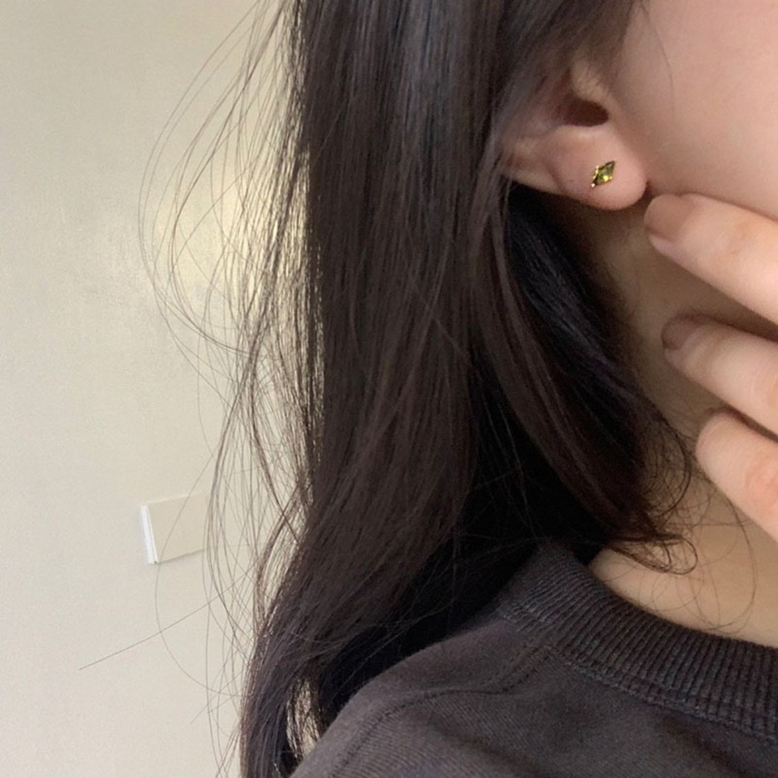 earrings in gold featuring gold-plated and stud fit